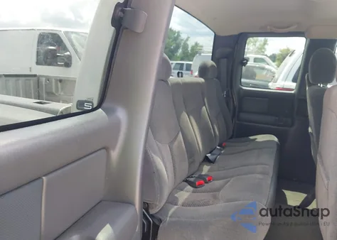 2004 Chevrolet Silverado C1500 z USA, uszkodzony, nr VIN 2GCEC19T341384849